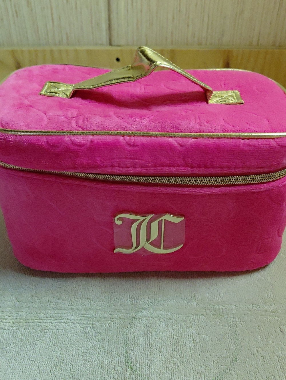 Juicy Couture Velour Cosmetic Case, New With Tags, Retail Amazon $24